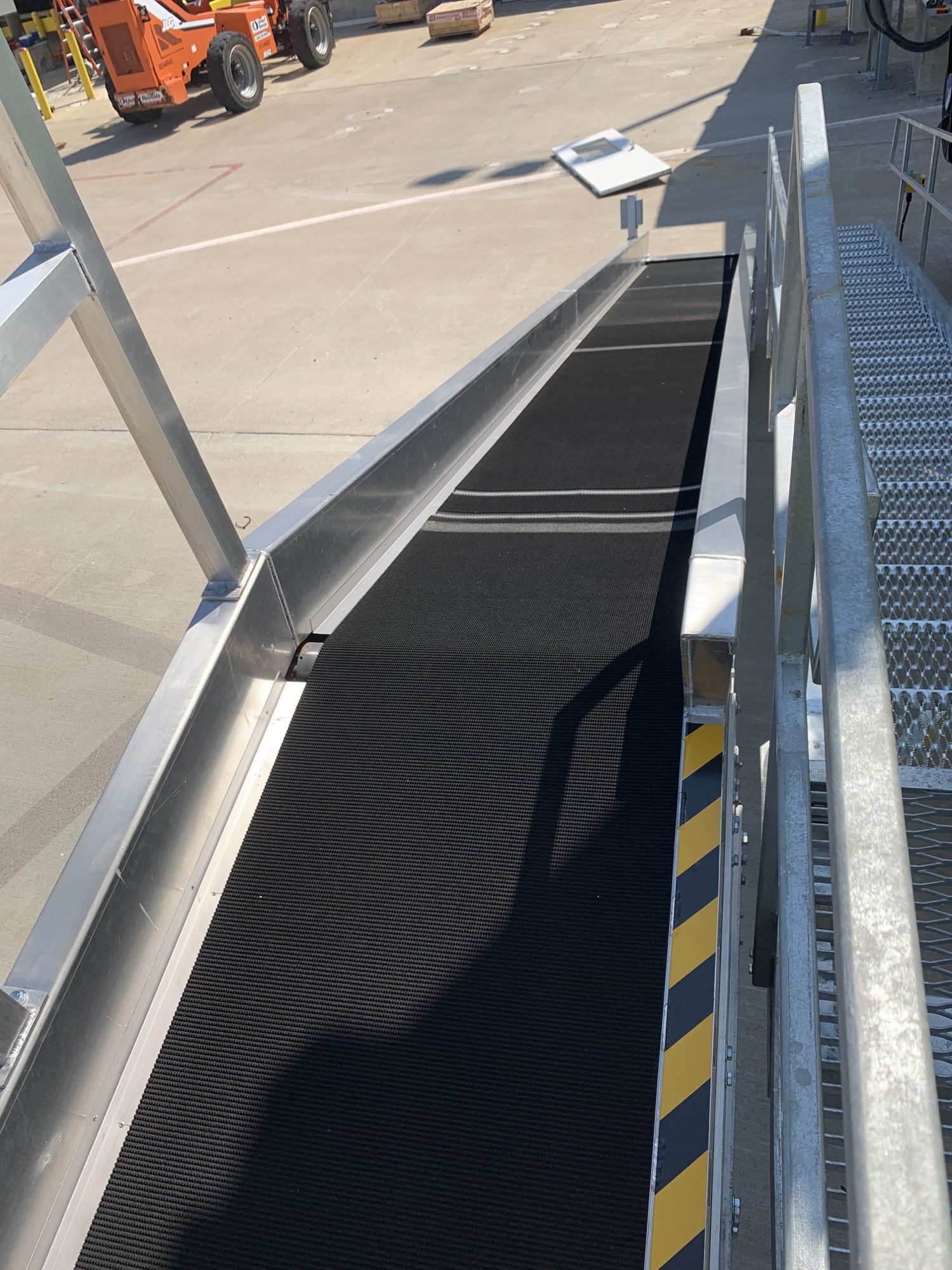 PBB Baggage Conveyor System — photo 3