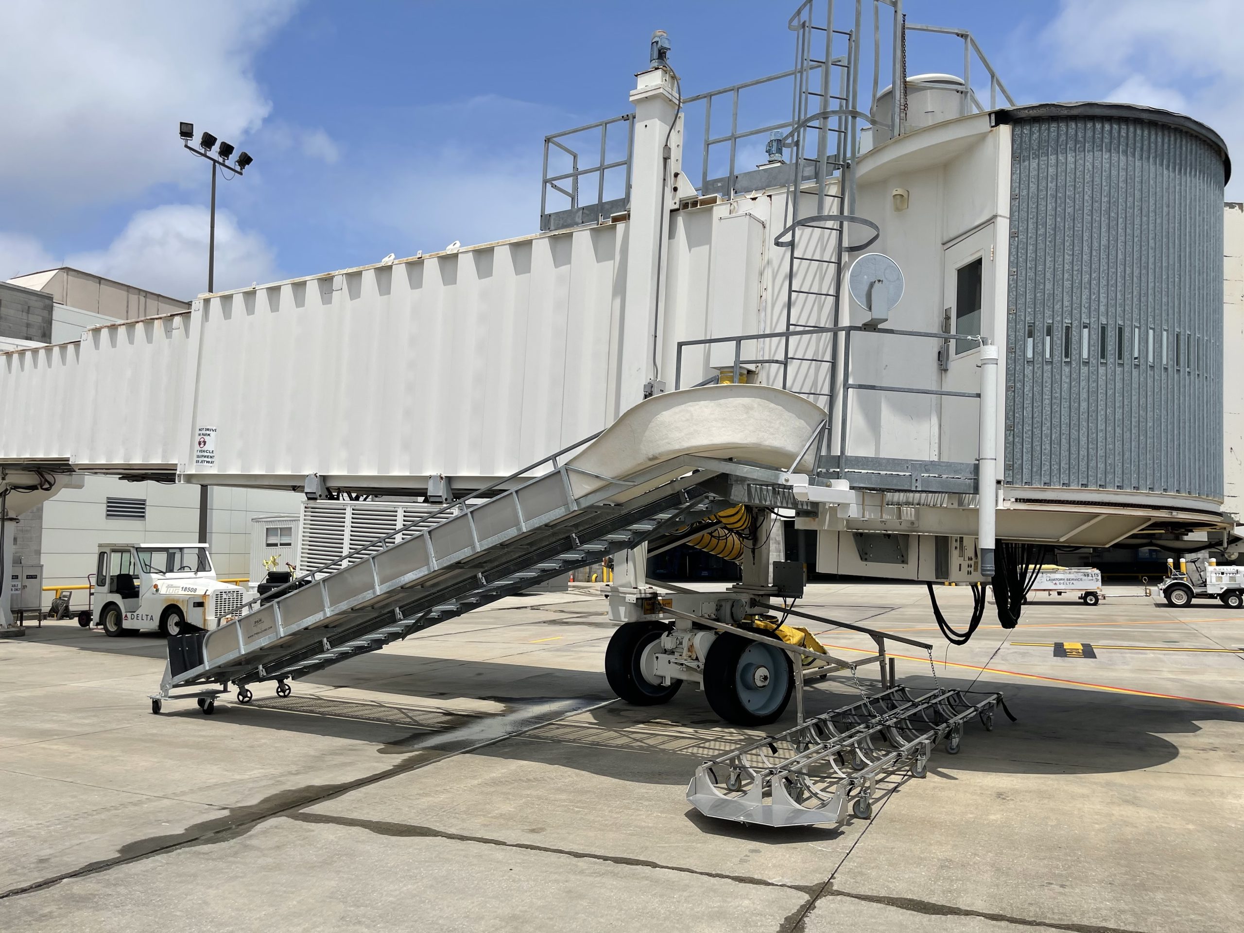 Nova Baggage Tub Slide — photo 3
